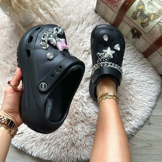 Saboti cu ornamente, negri, 1555